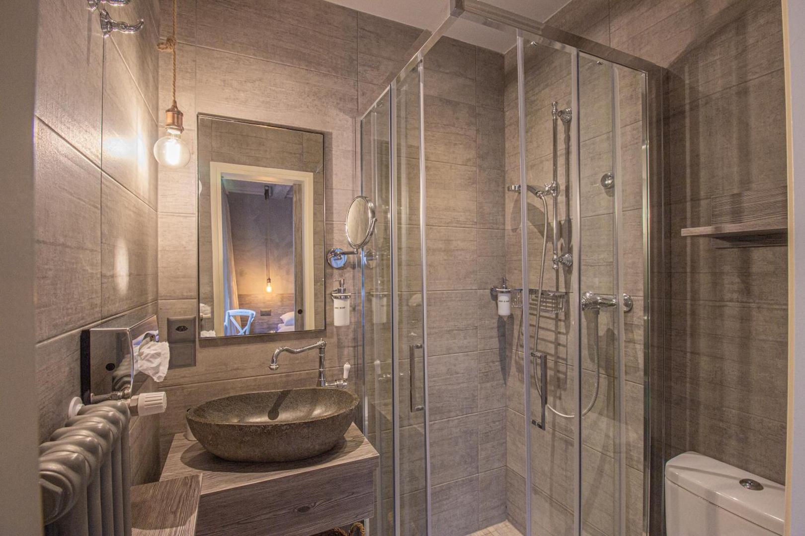 Seven Boutique Hotel