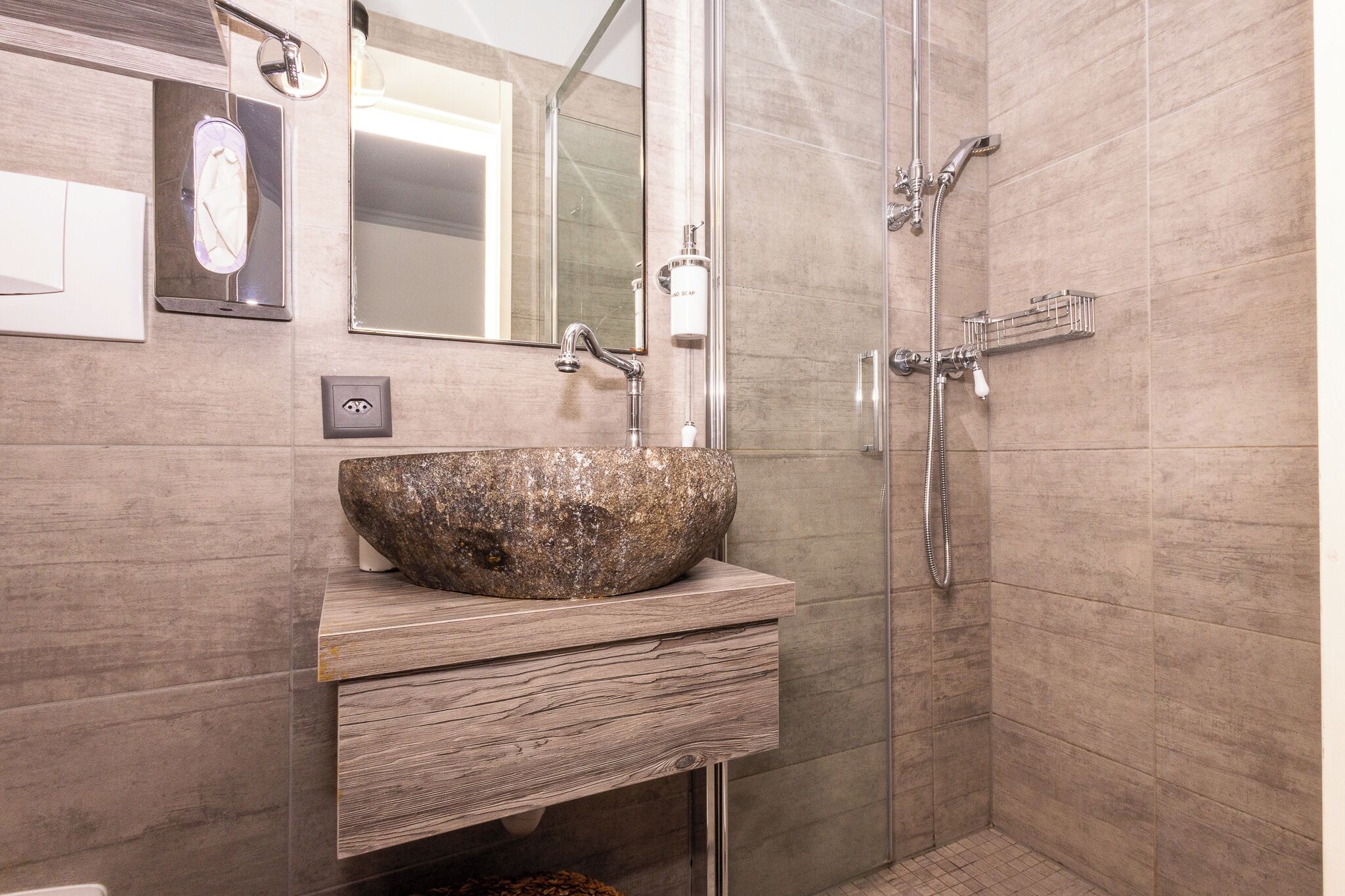 Seven Boutique Hotel