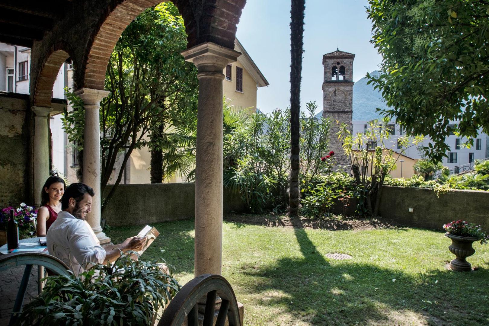 International au Lac