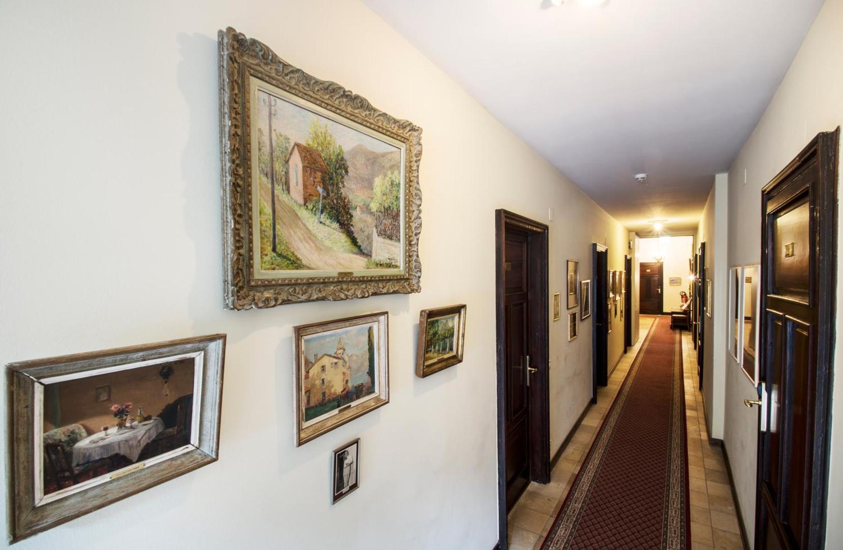 International au Lac