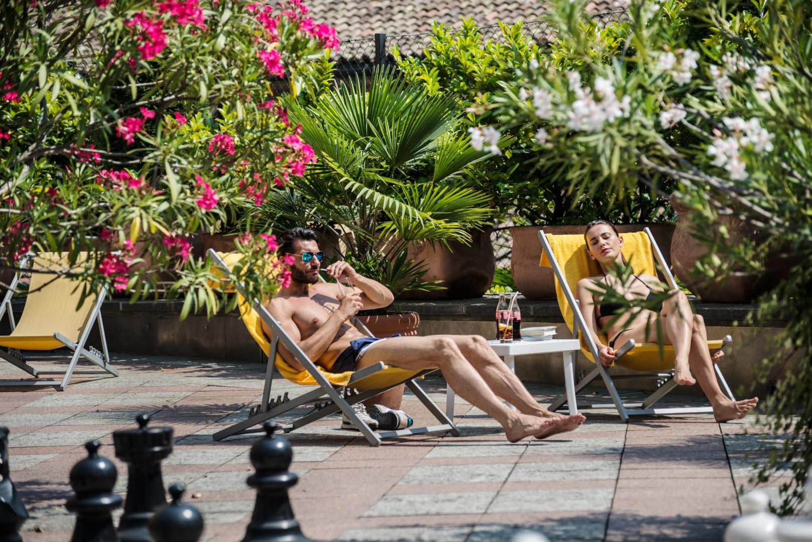 International au Lac