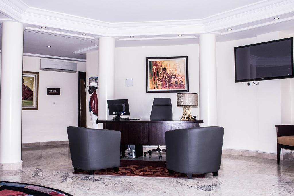 Conciergerie Hotel White House