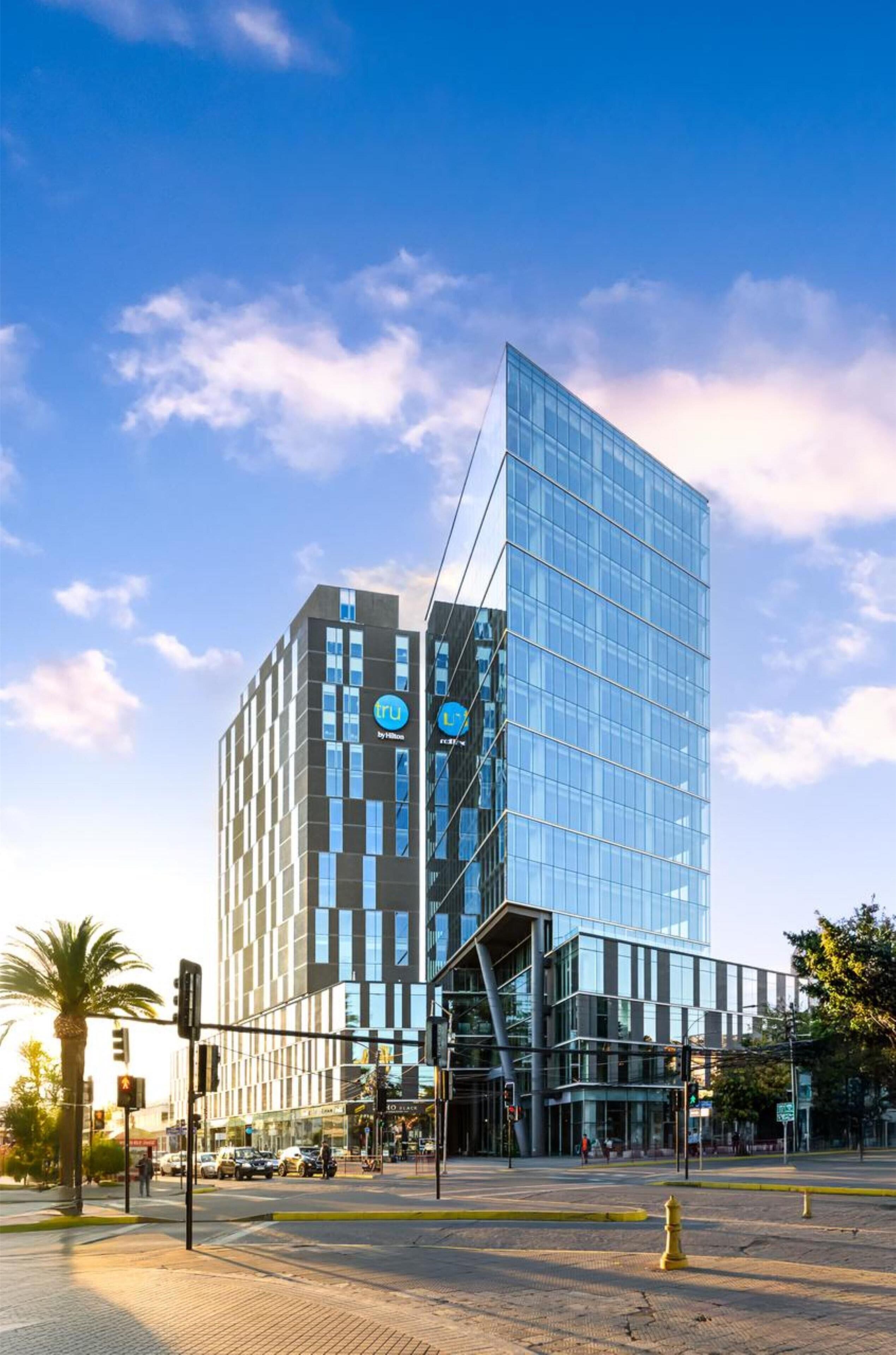 Tru by Hilton Chillan Ferrat