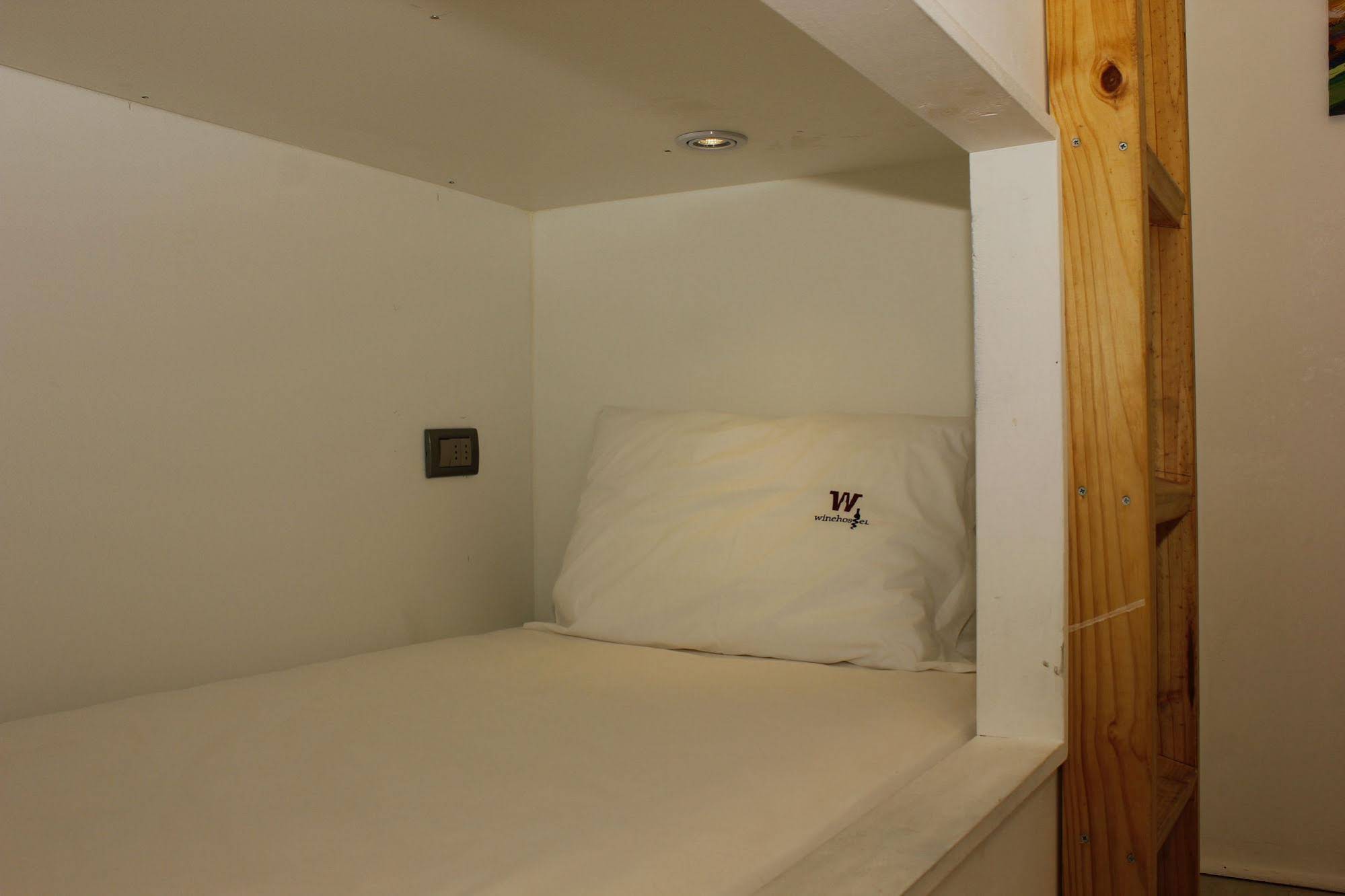 Hostel Bed & Wine