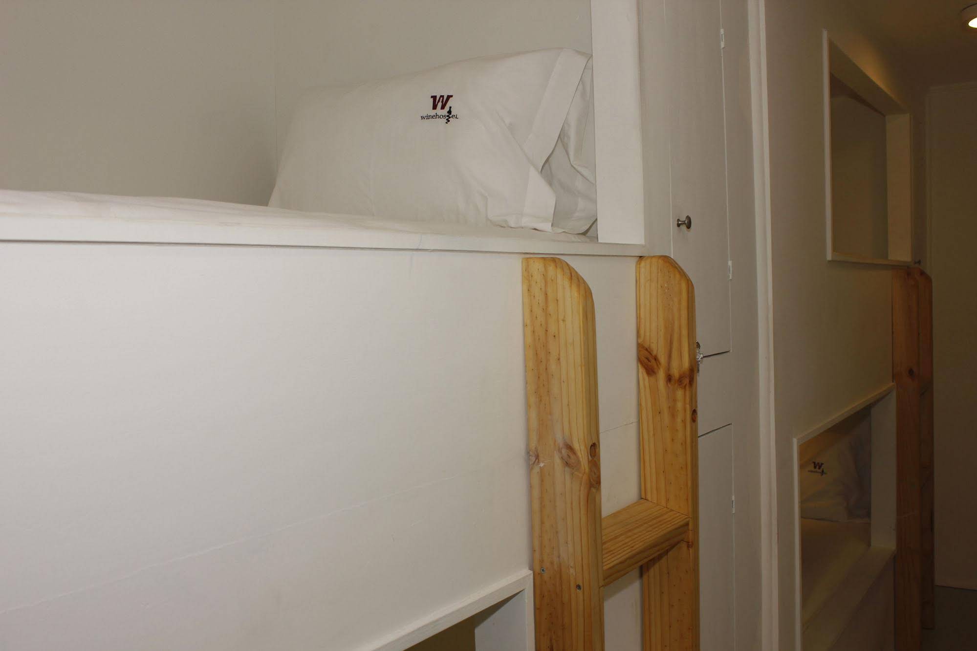 Hostel Bed & Wine