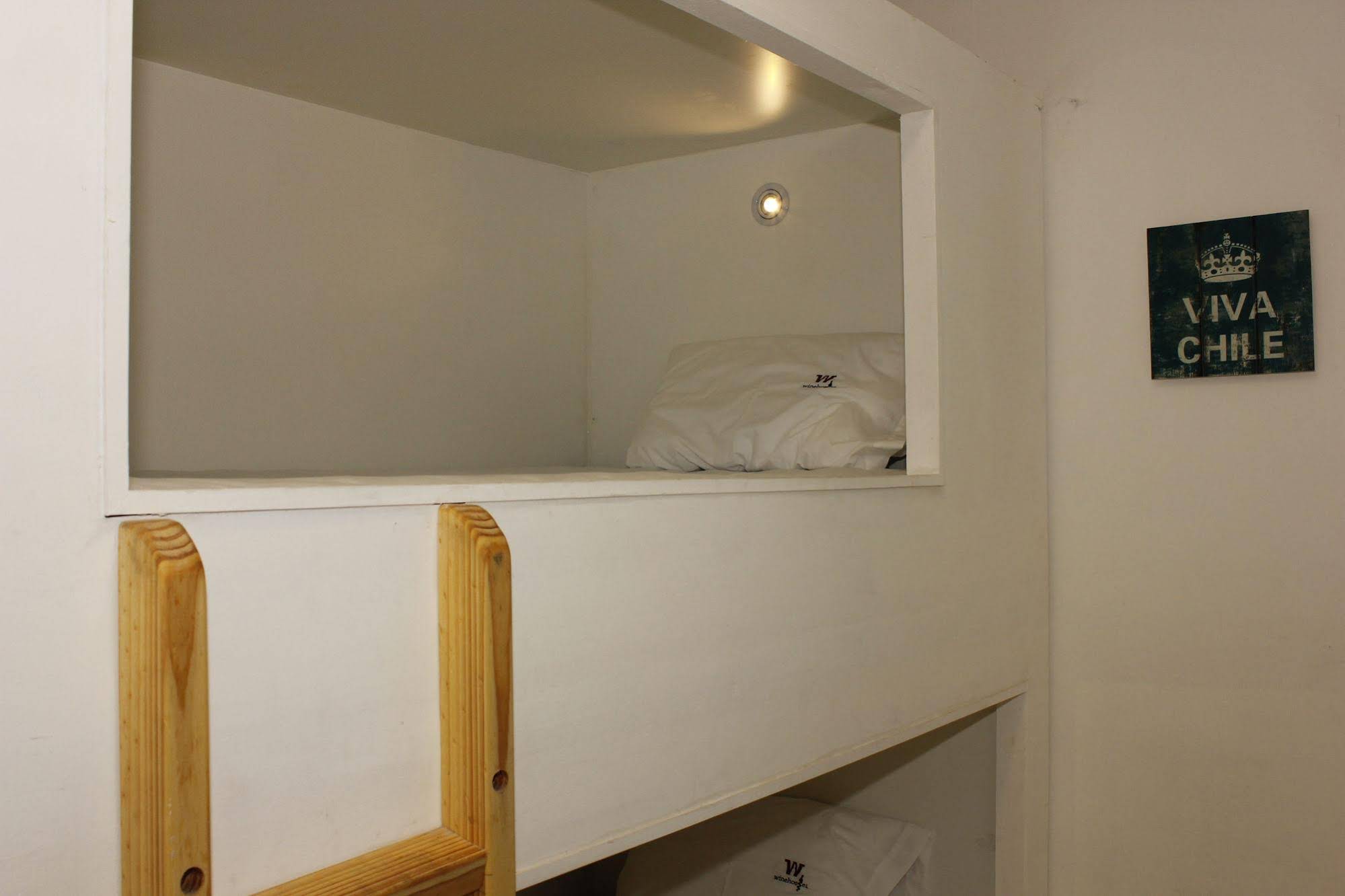 Hostel Bed & Wine