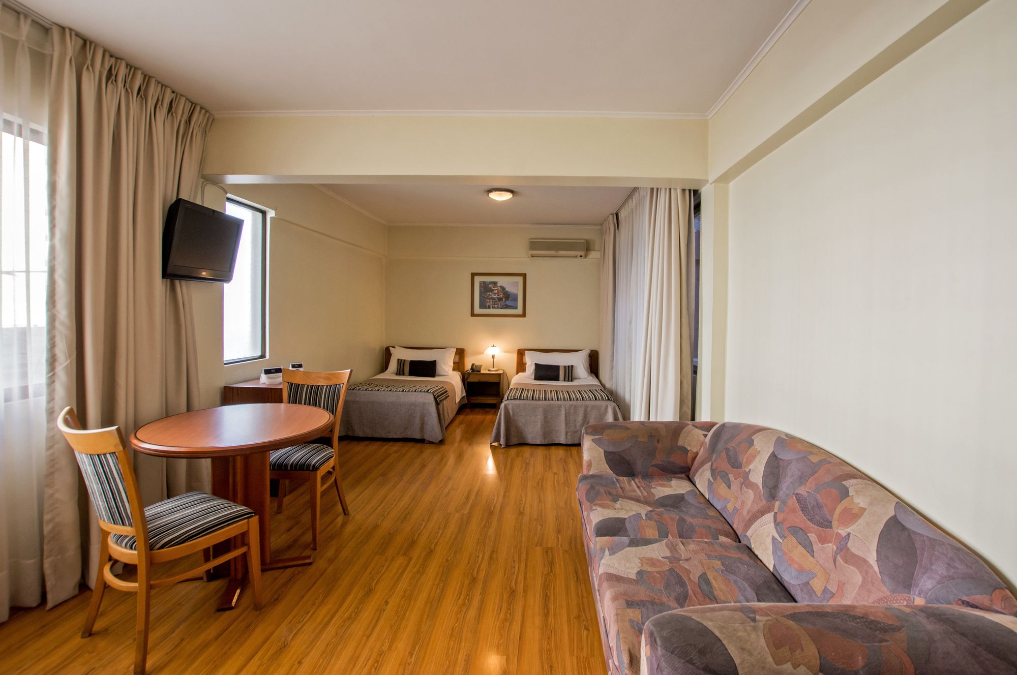 RQ Hotel Dacarlo