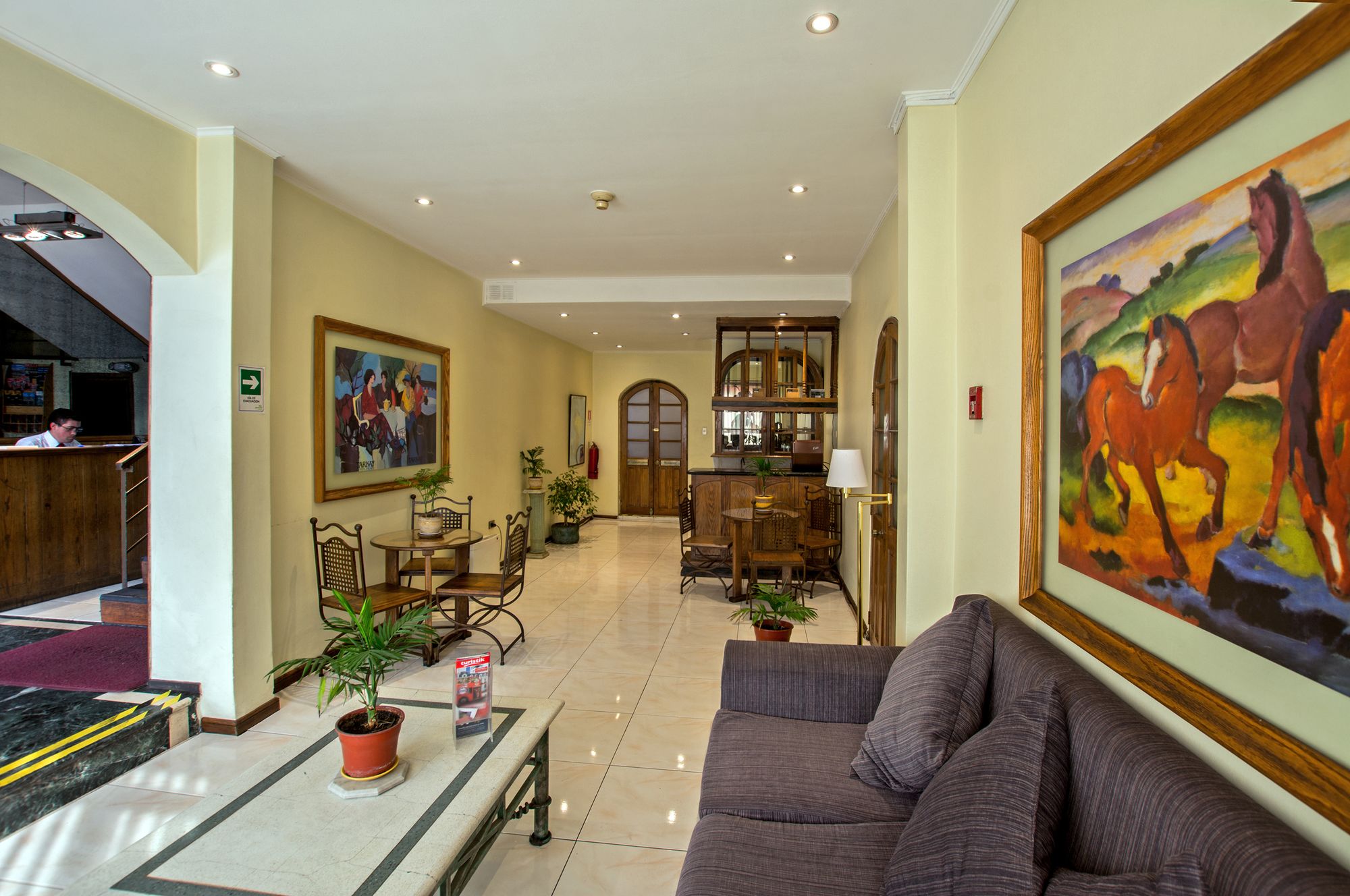 RQ Hotel Dacarlo