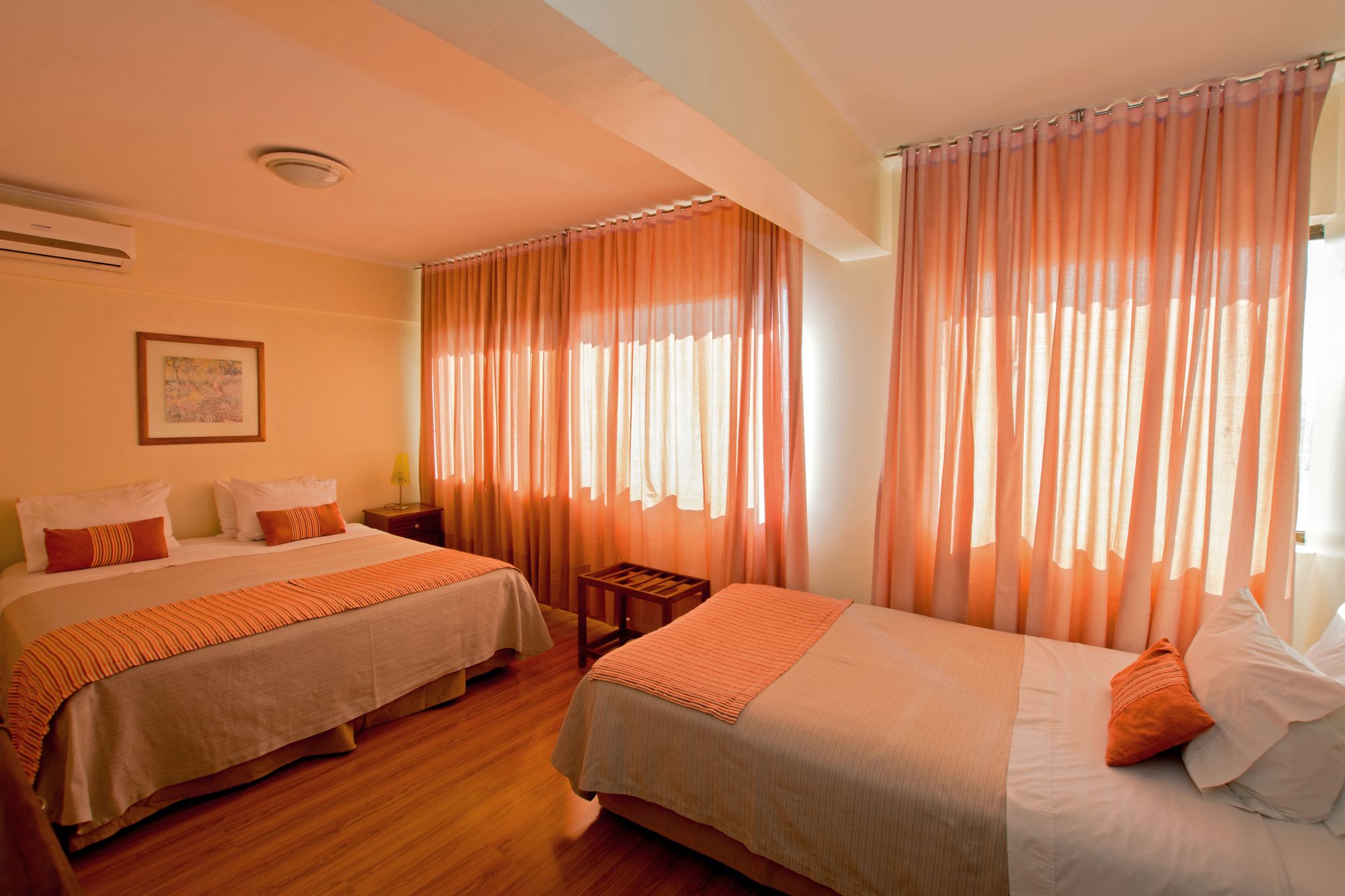RQ Hotel Dacarlo