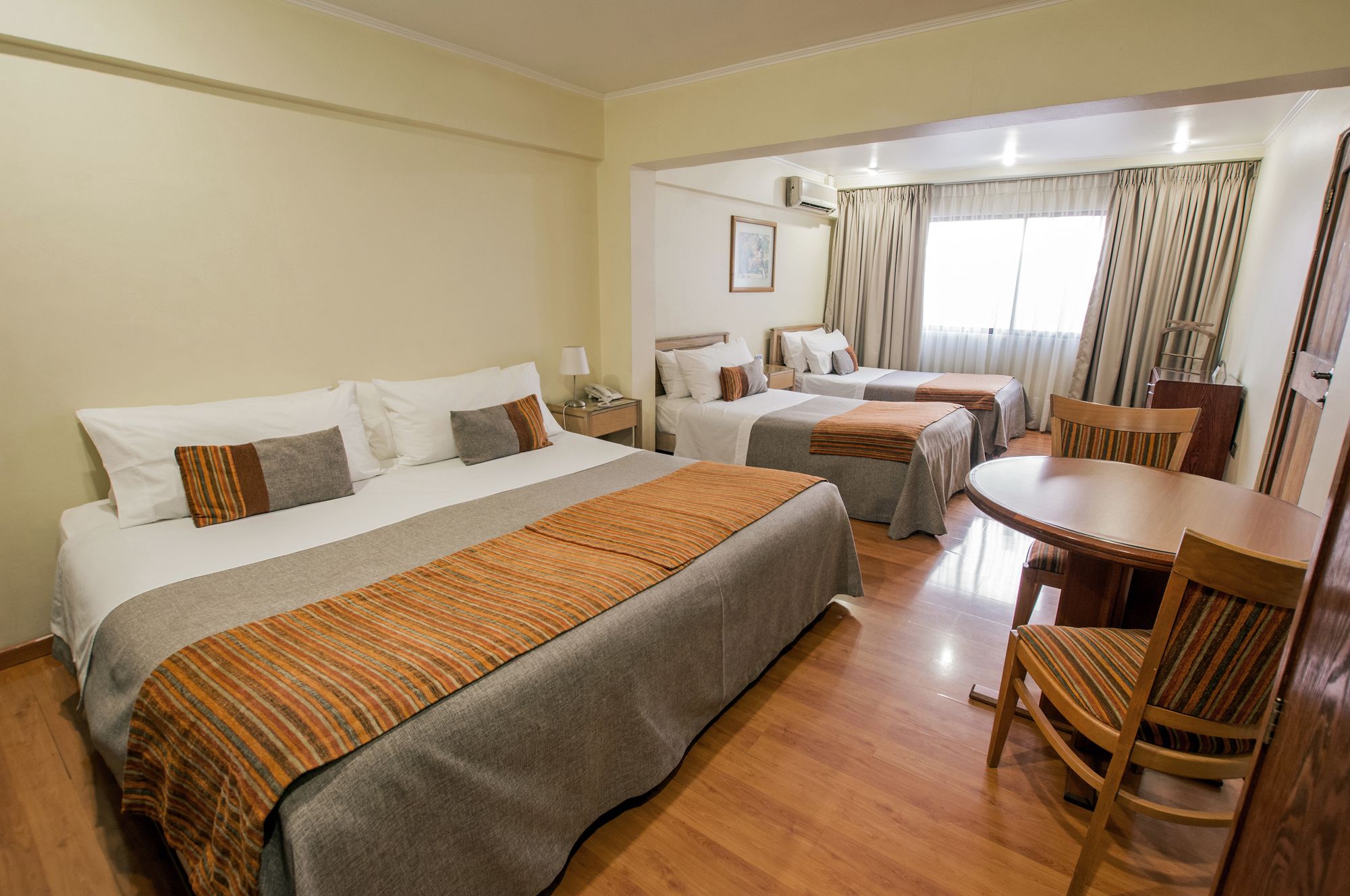 RQ Hotel Dacarlo