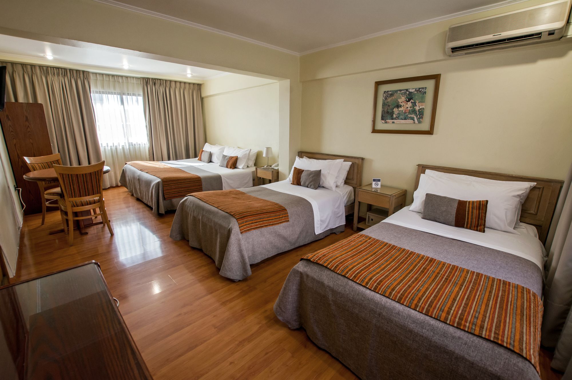 RQ Hotel Dacarlo