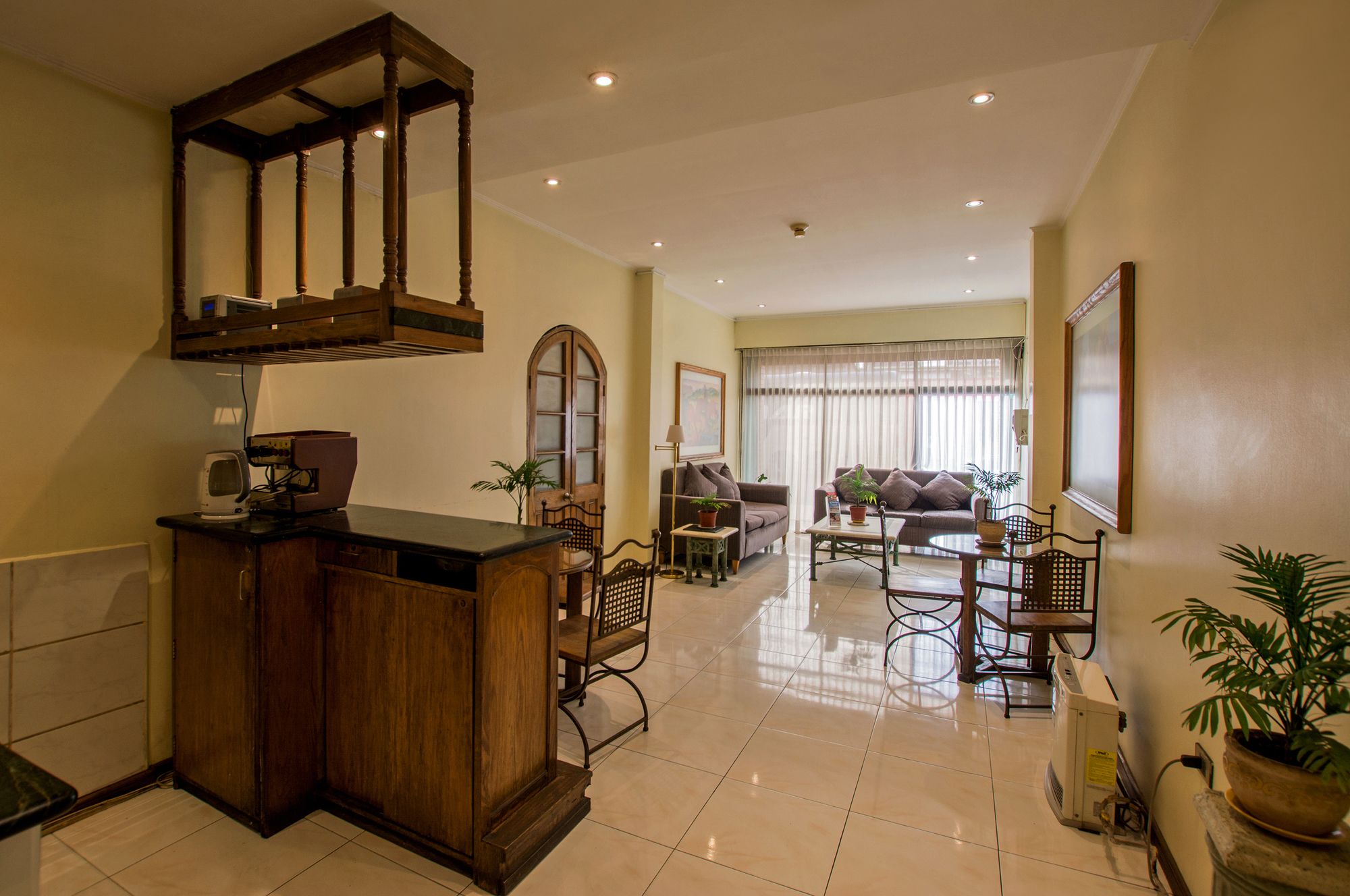 RQ Hotel Dacarlo