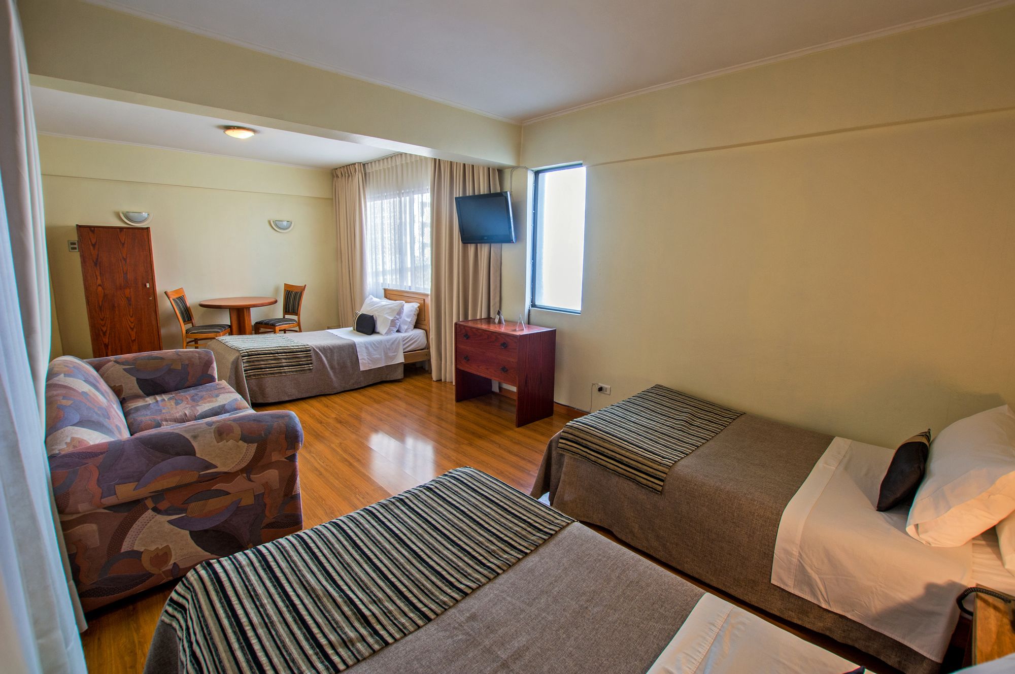 RQ Hotel Dacarlo