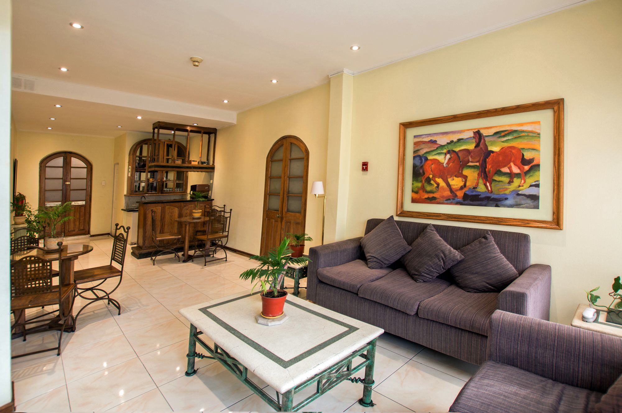 RQ Hotel Dacarlo