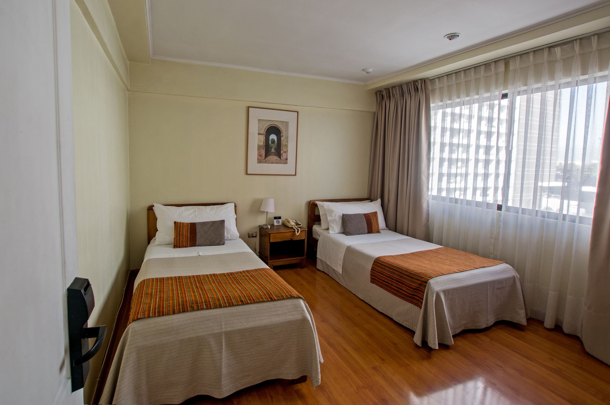RQ Hotel Dacarlo
