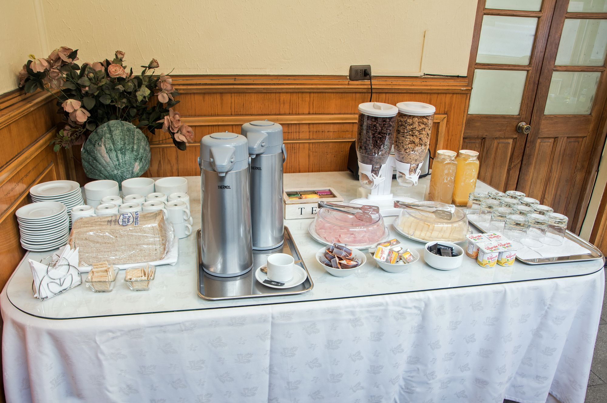RQ Hotel Dacarlo