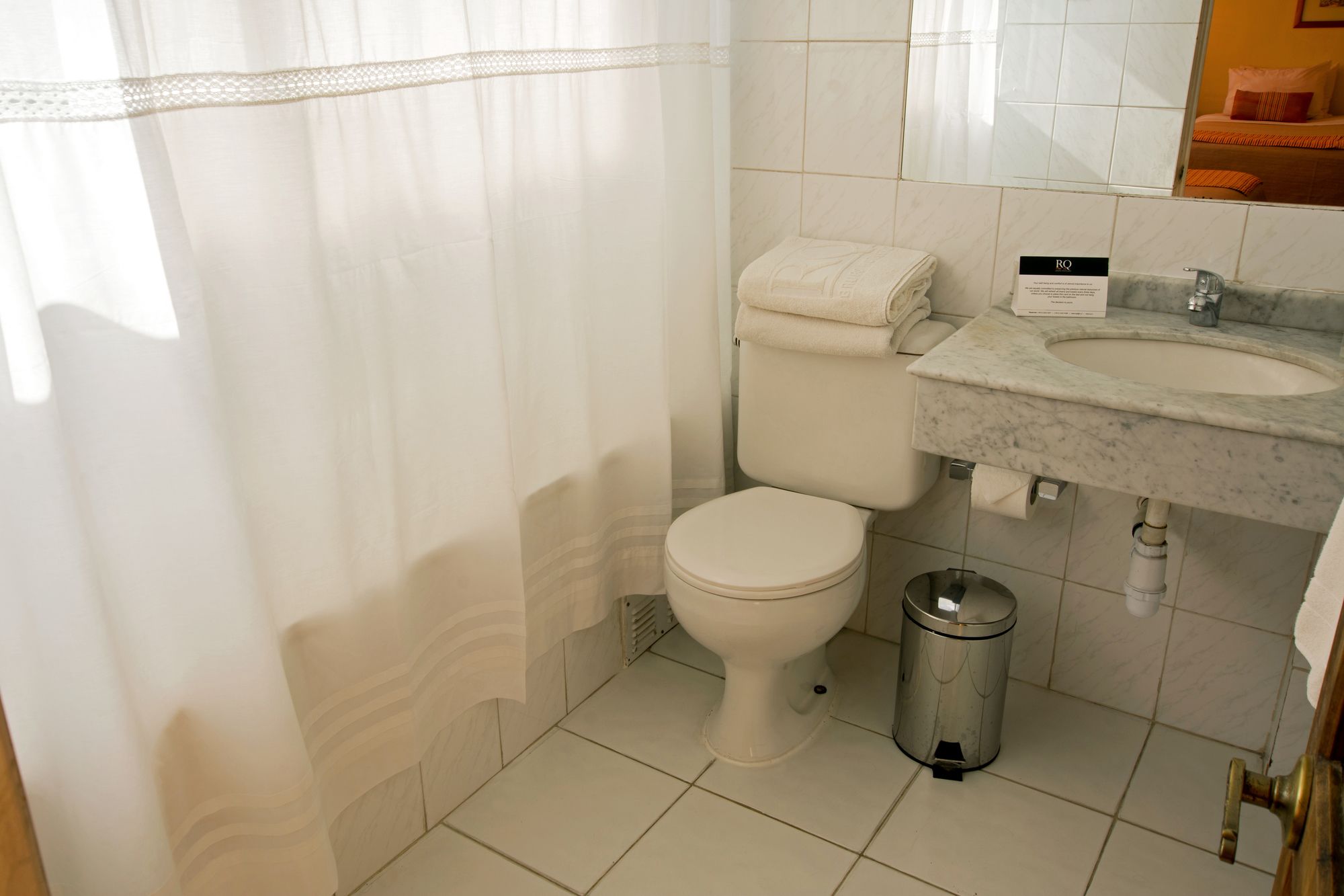 RQ Hotel Dacarlo