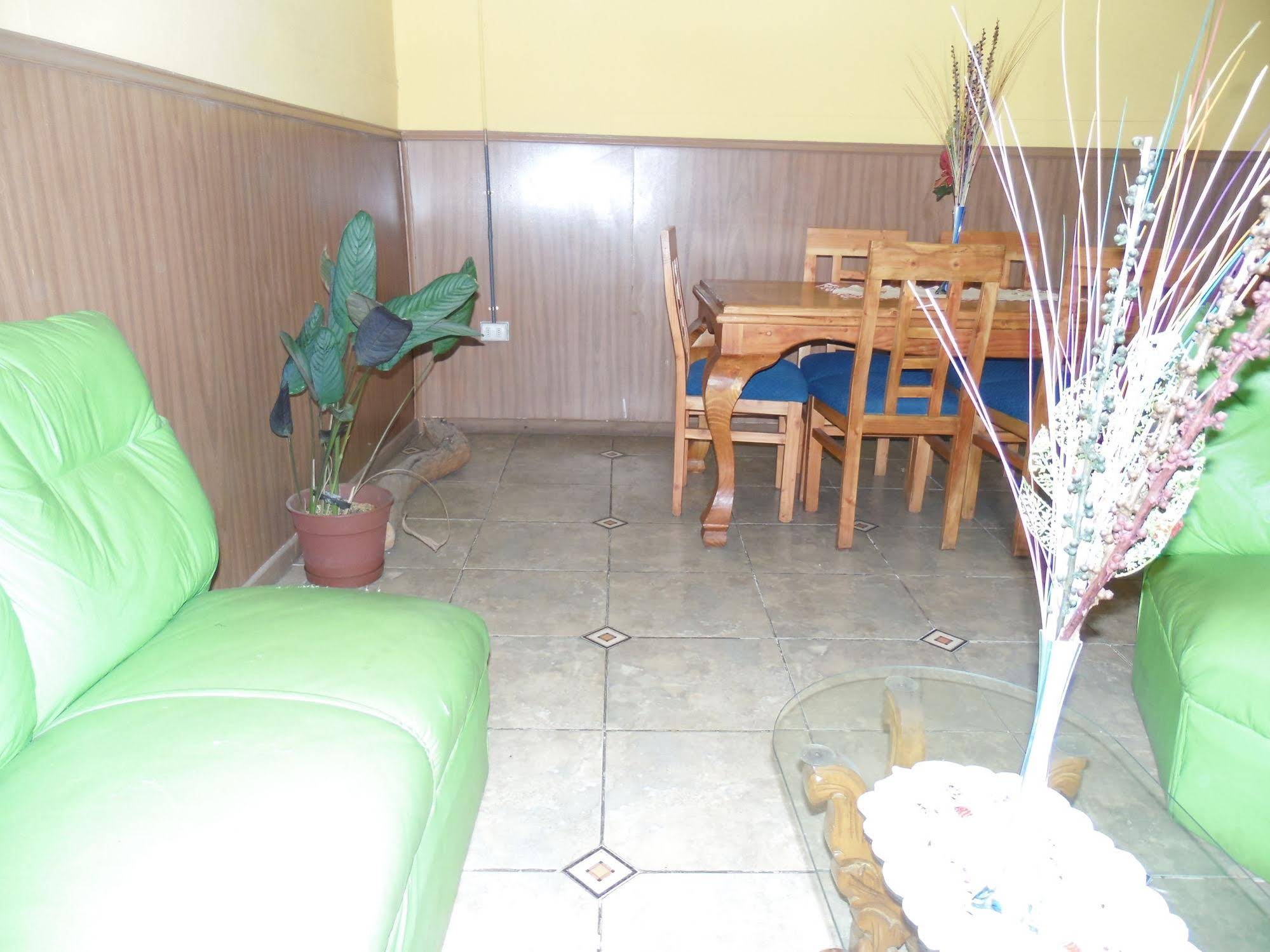 Hostal Tricontinental