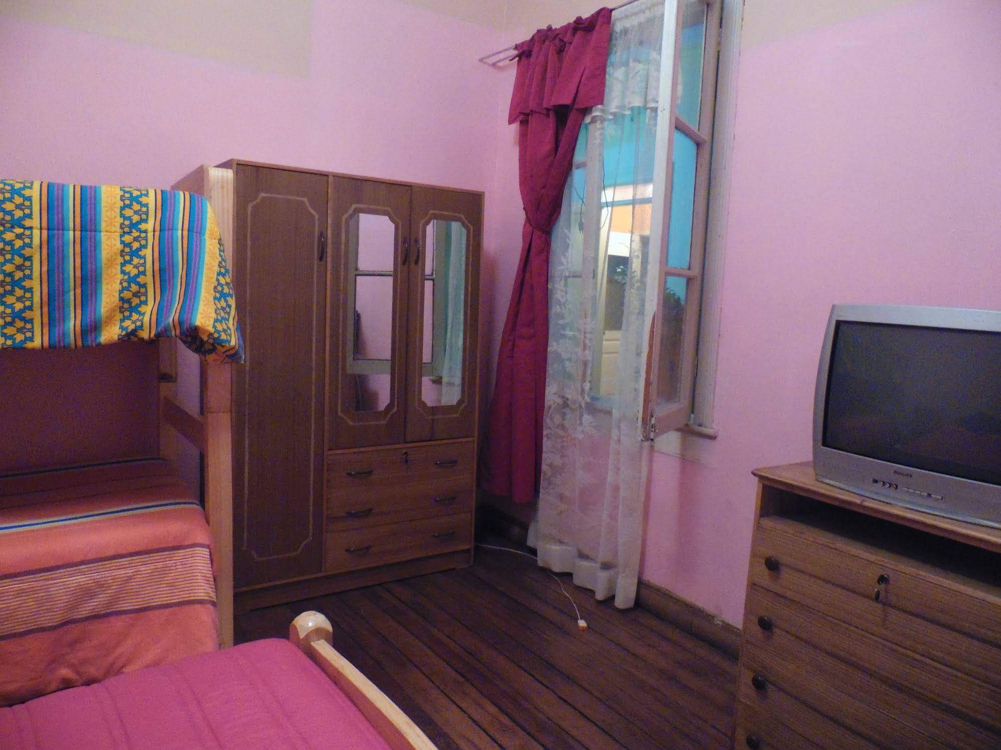 Hostal Tricontinental
