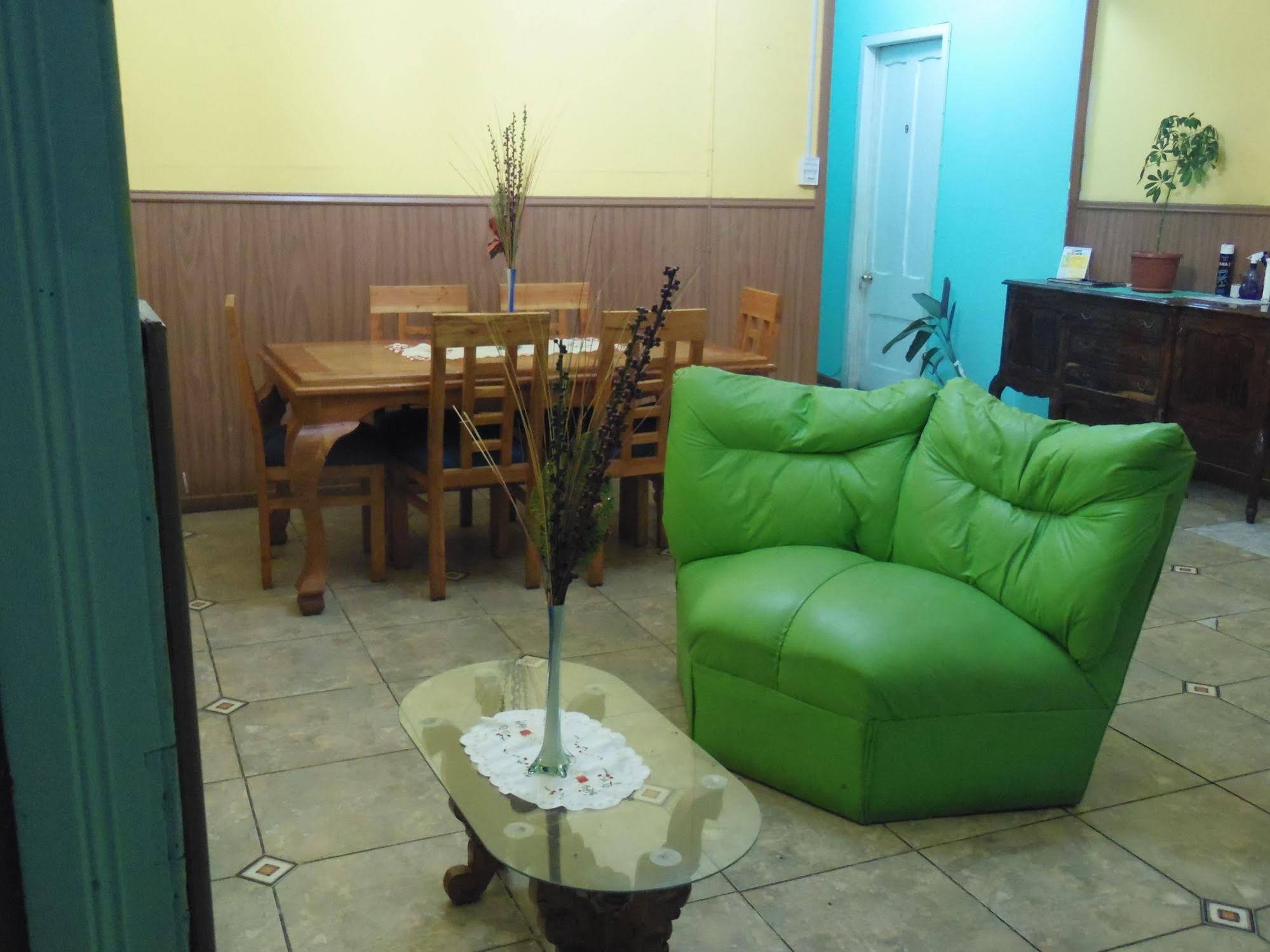 Hostal Tricontinental