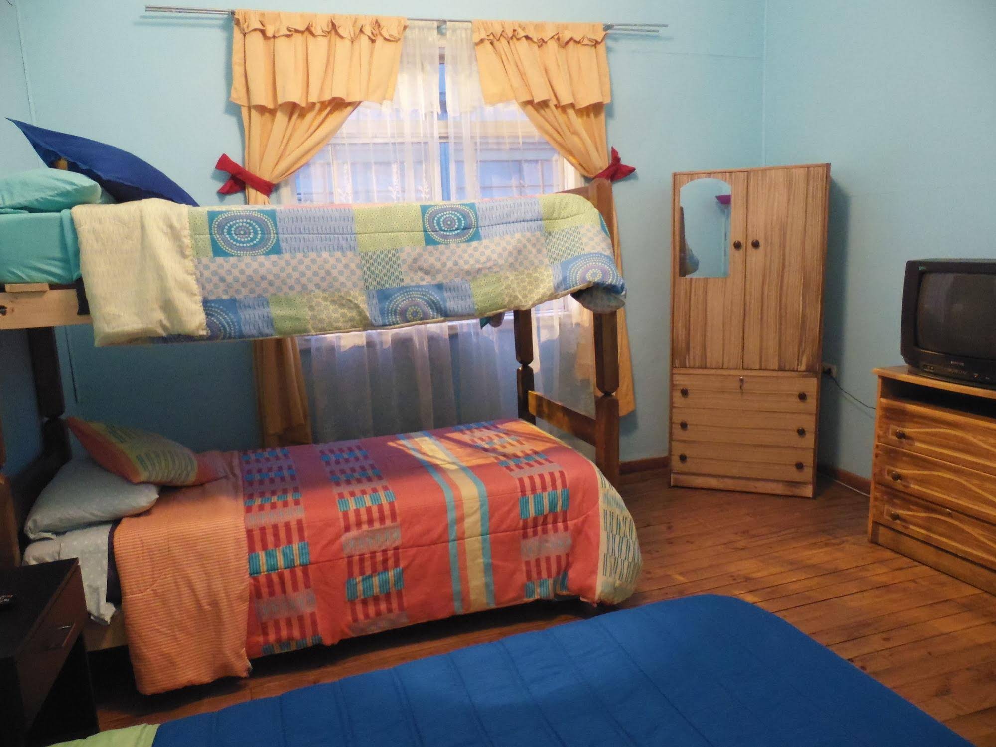Hostal Tricontinental