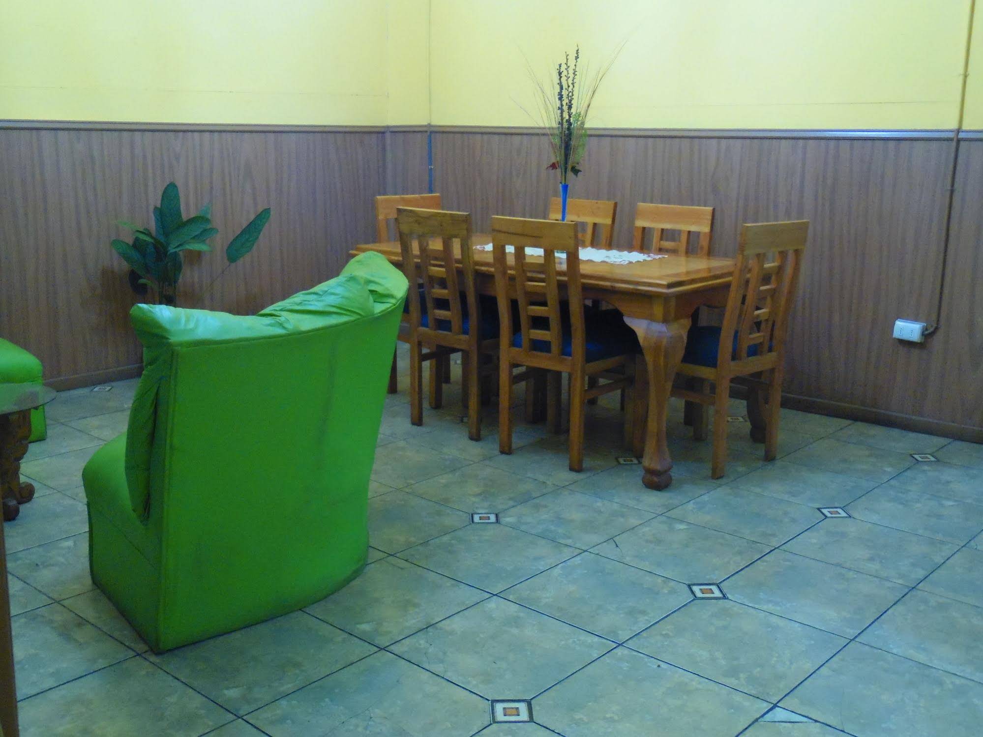 Hostal Tricontinental