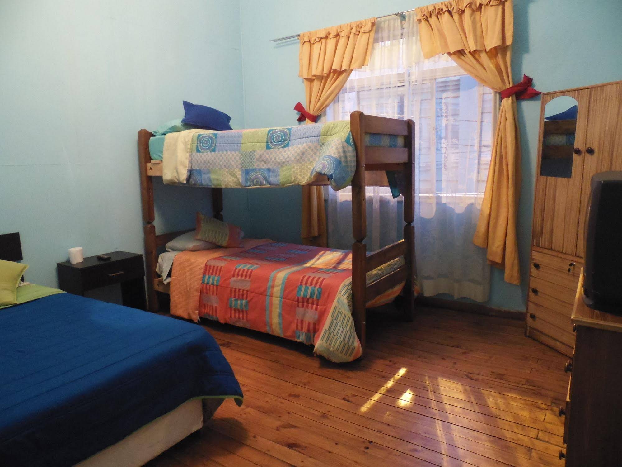 Hostal Tricontinental