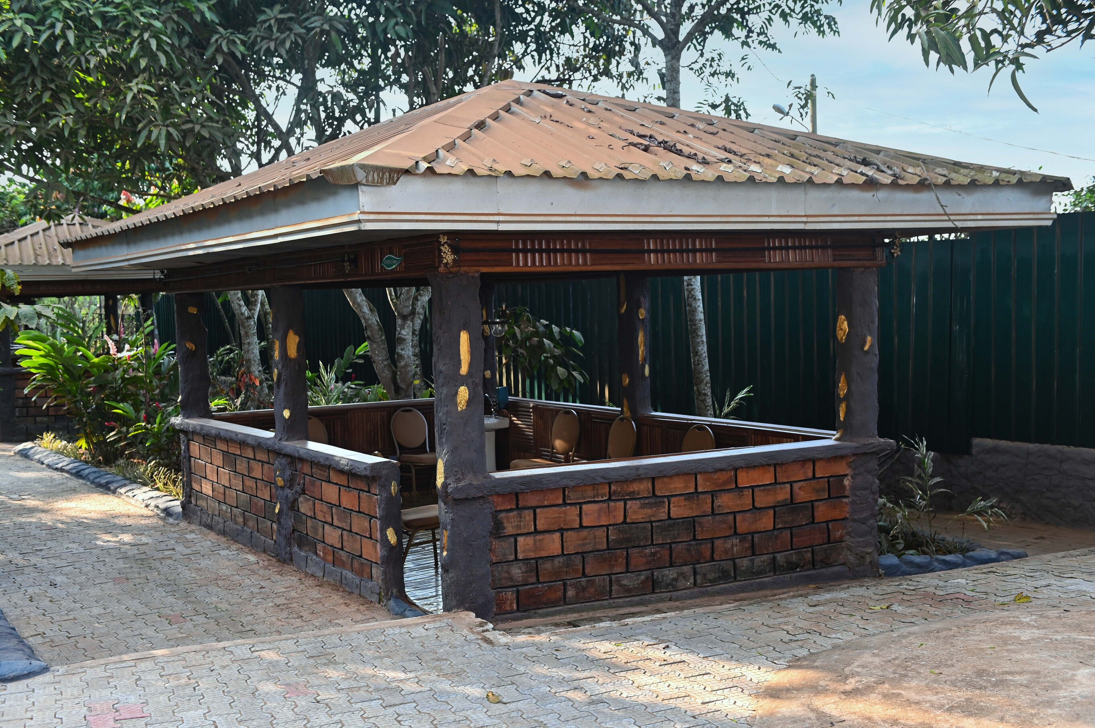 Welcome Garden's Hotel