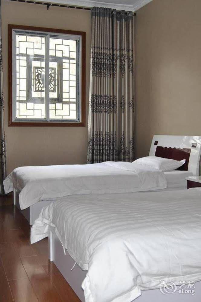 Lixian County Taoping Qiang Village Erma Inn