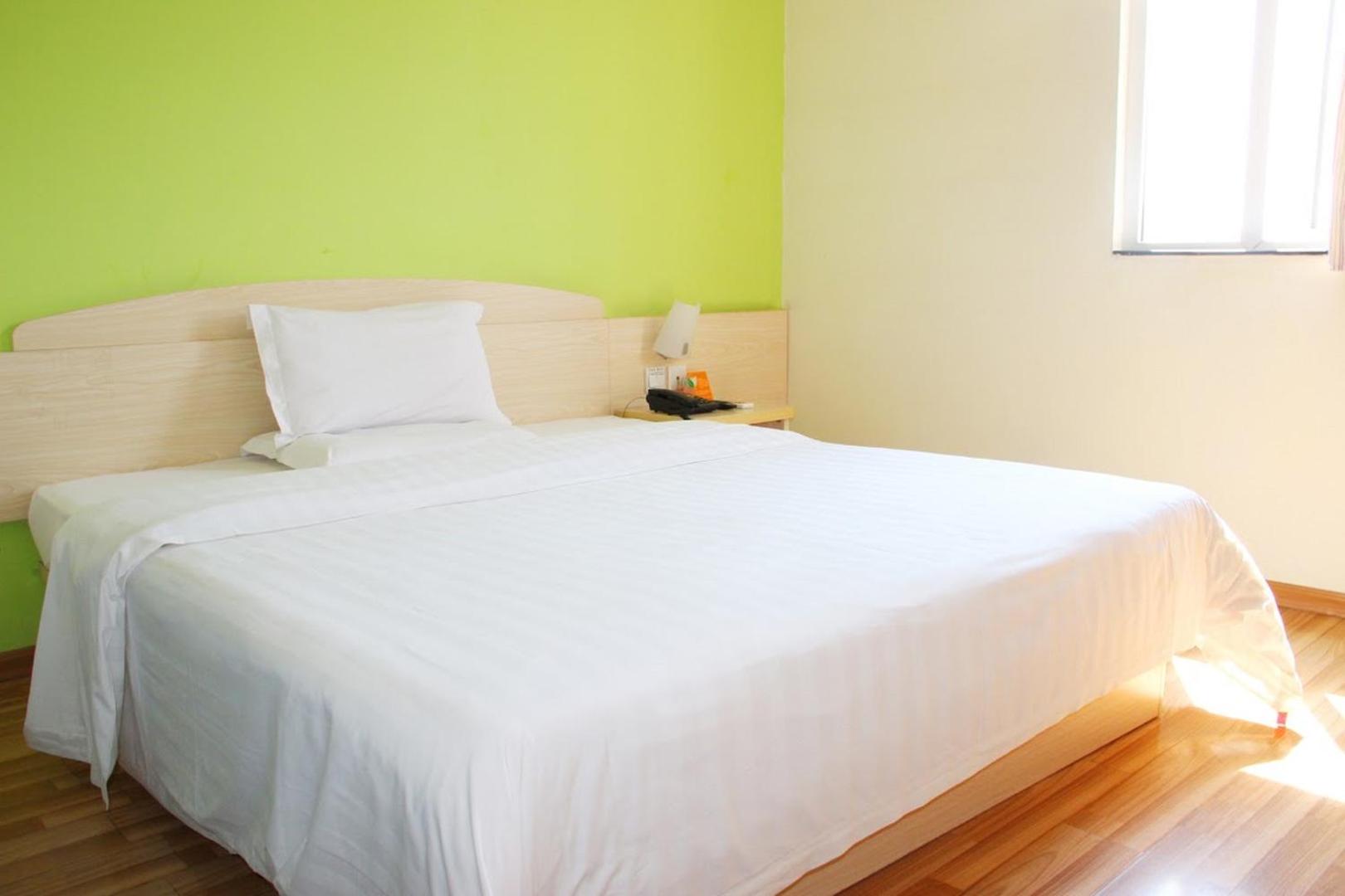 7 Days Inn Zhengzhou Railway Station Central Square Branch