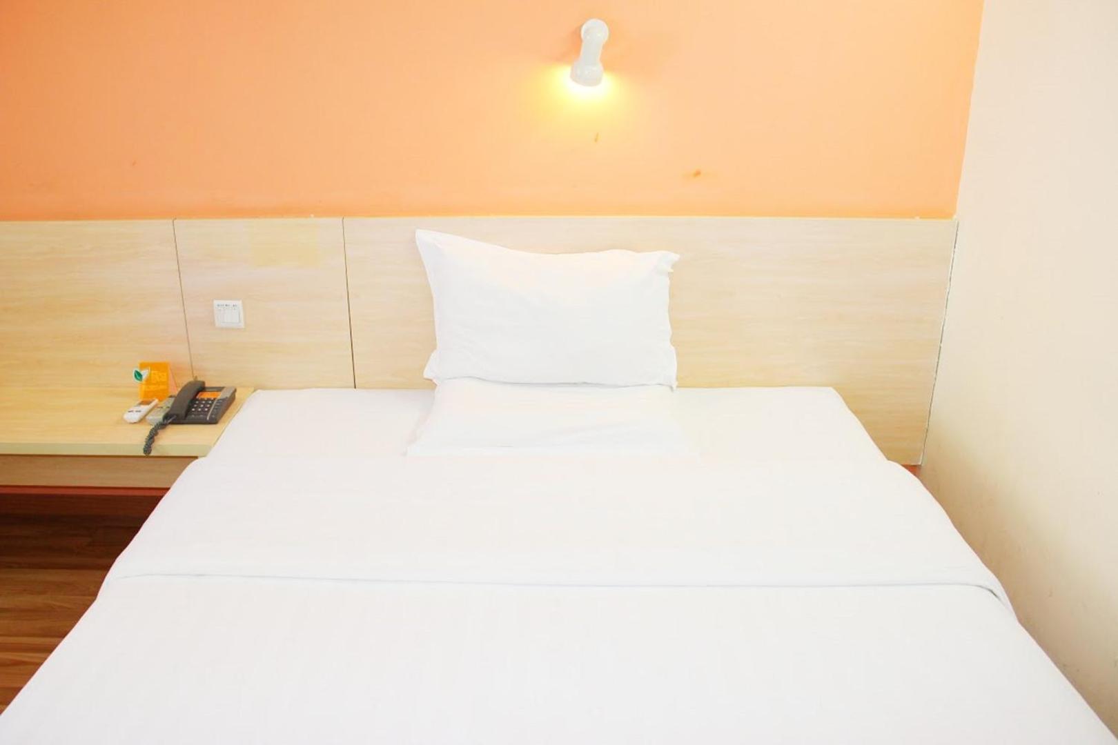 7 Days Inn Zhengzhou Railway Station Central Square Branch