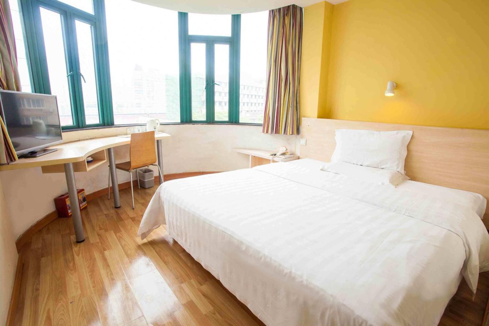7 Days Inn Zhengzhou Railway Station Central Square Branch