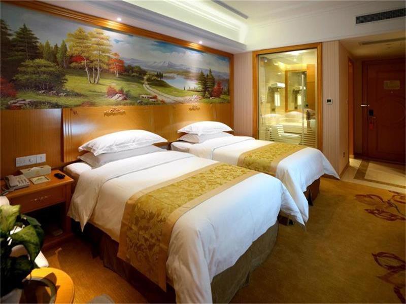 Vienna International Hotel National Exhibition Center Huaxu Highway