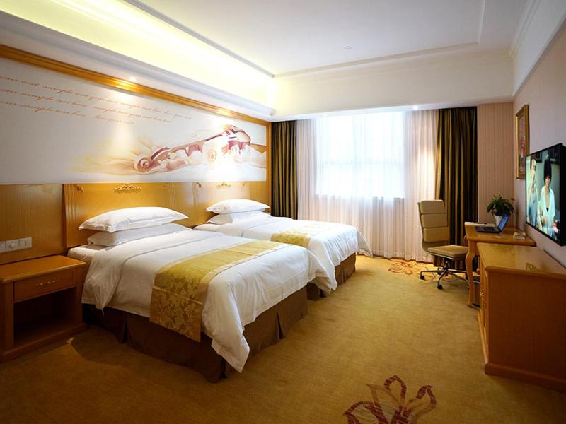 Vienna International Hotel National Exhibition Center Huaxu Highway