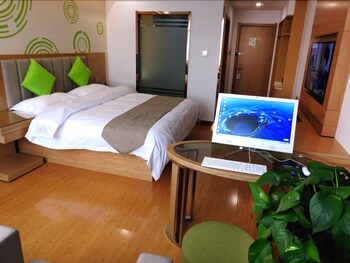 GreenTree Inn Hefei Feidong New District Huishang City Express Hotel