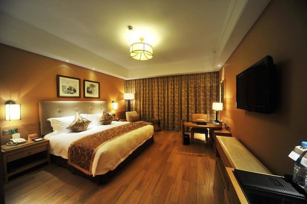 Warm Island Lake Resort Hangzhou