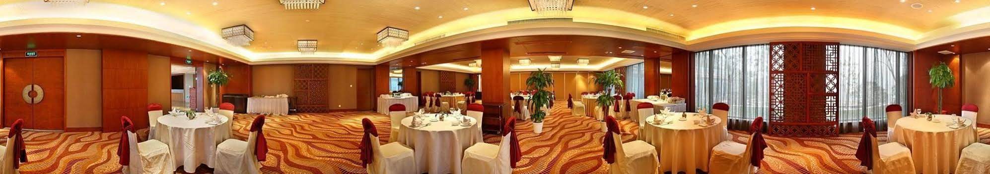 Warm Island Lake Resort Hangzhou