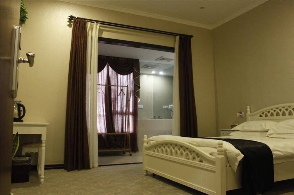 Shiquan Street No. 5 Theme Hotel