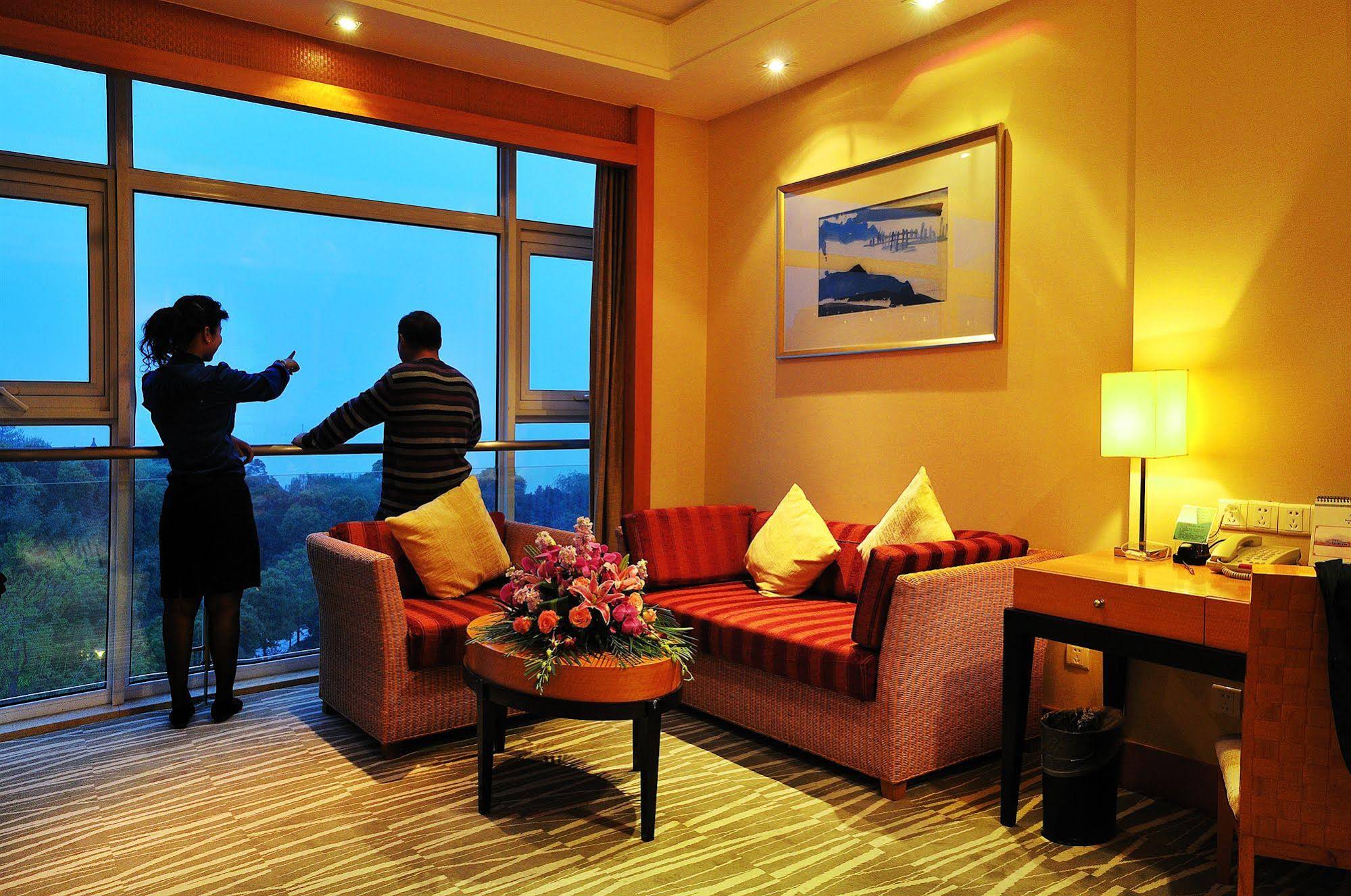 Suzhou Dongshan Daihu Villa