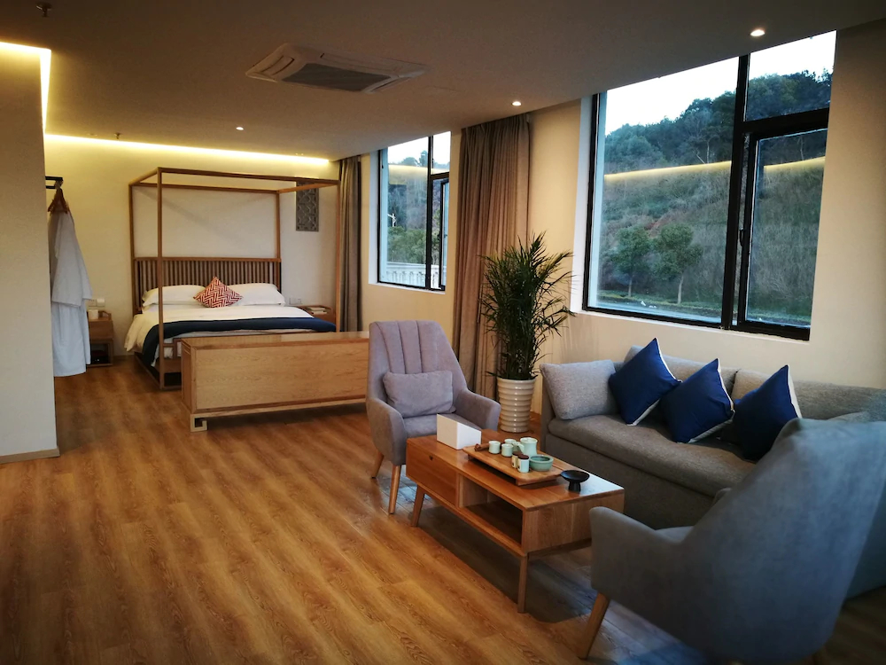 Taihu Baopu Water House