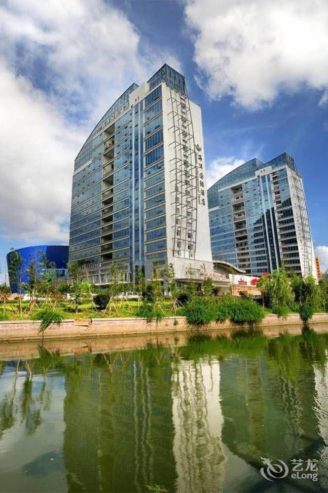 Jade Crystal Hotel (Taizhou Ocean Plaza)