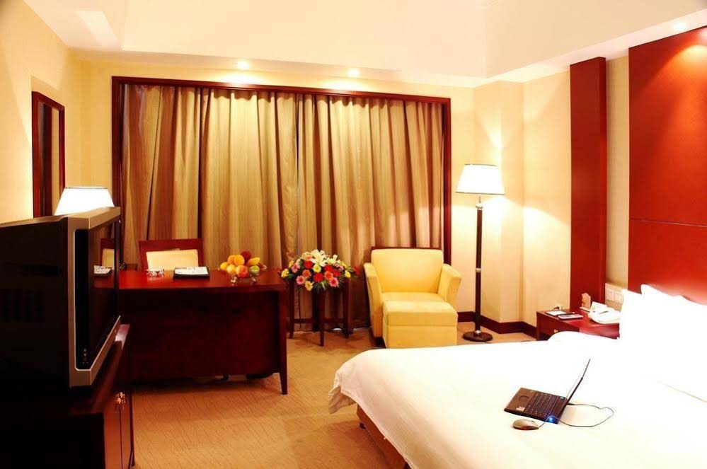 Jade Crystal Hotel (Taizhou Ocean Plaza)