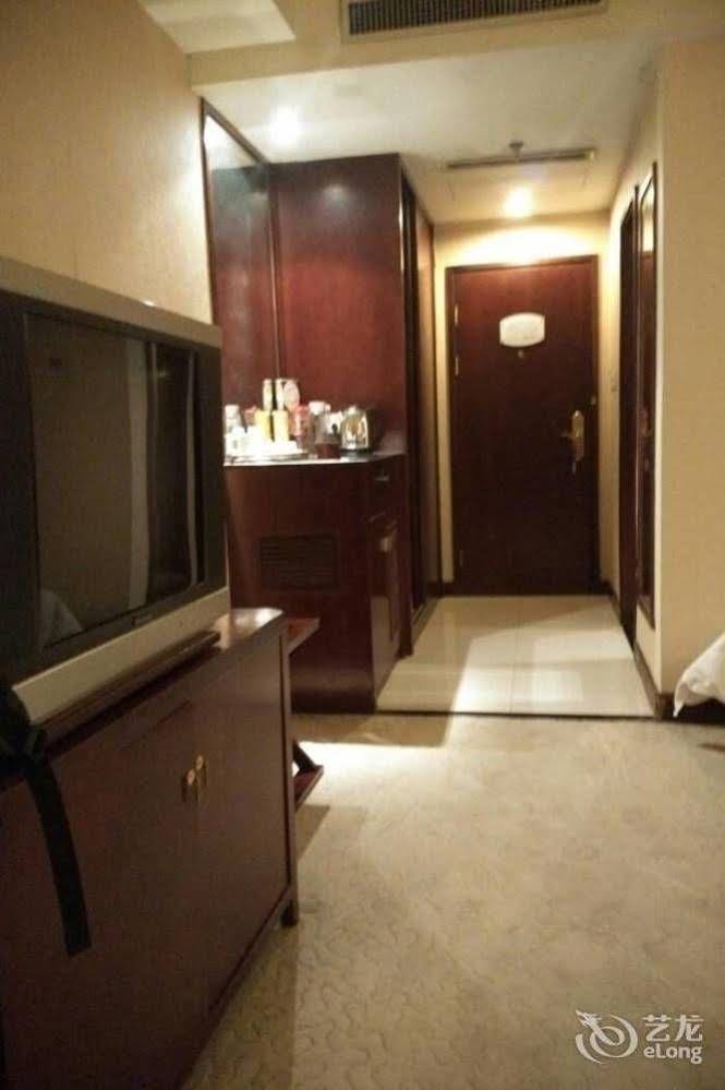 Jade Crystal Hotel (Taizhou Ocean Plaza)