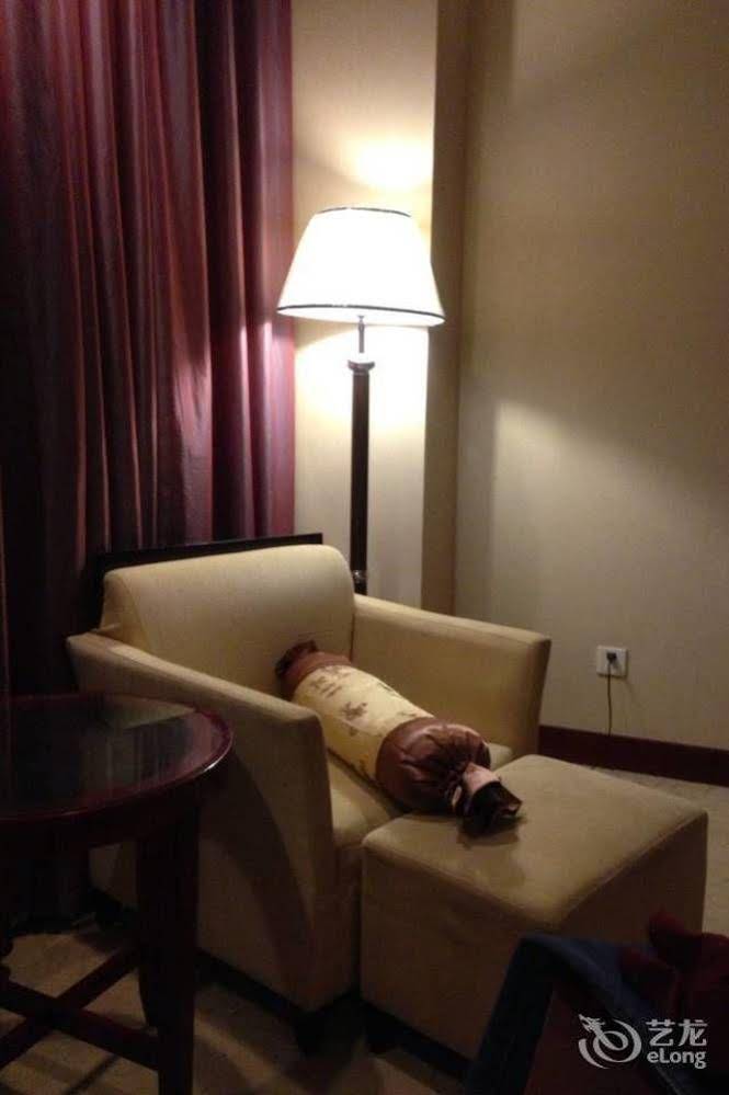Jade Crystal Hotel (Taizhou Ocean Plaza)