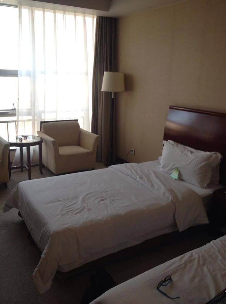 Jade Crystal Hotel (Taizhou Ocean Plaza)