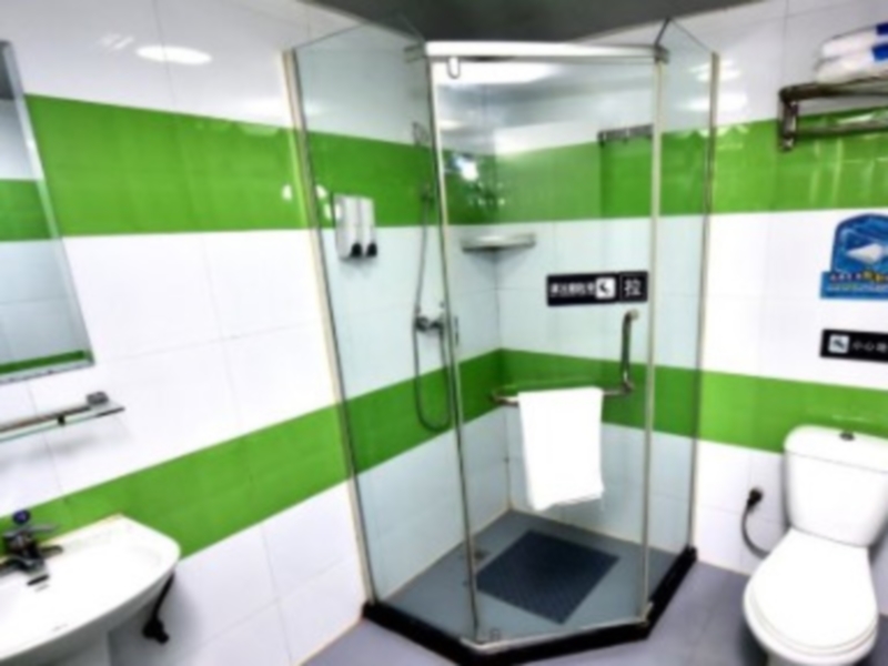 7 Days Inn Pizhou Train Station