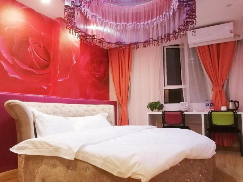 Shell Shanghai Baoshan District Tieli Road Subway Station Tiefeng Road Hotel