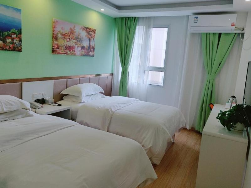 Shell Shanghai Baoshan District Tieli Road Subway Station Tiefeng Road Hotel