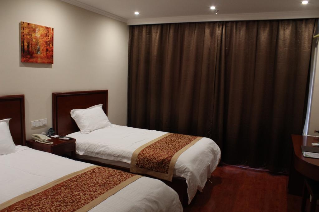 GreenTree Inn ShangHai JiaDing the South of F1 Circuit FangTai Hardware Market Express Hotel