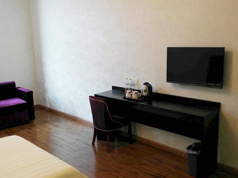 City 118 Chain Hotel